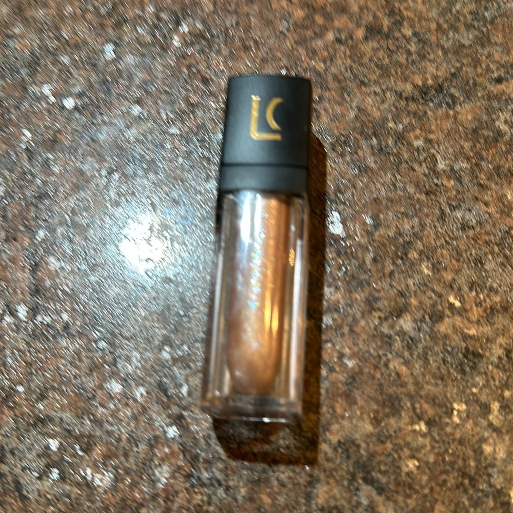 Lucky Chick Liquid Eye Shadow in Shade goldmine